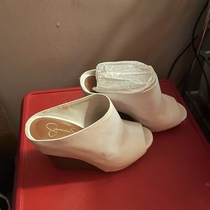 Jessica Simpson white comfortable wedge heel good condition